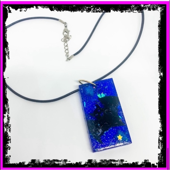 New Handmade Glow In The Dark Blue & Black Bat Necklace Great For Halloween - Picture 10 of 11
